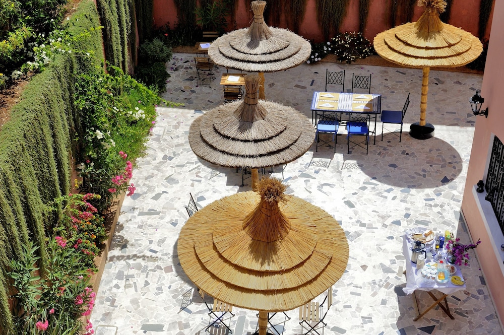 L'Hostel 32/50