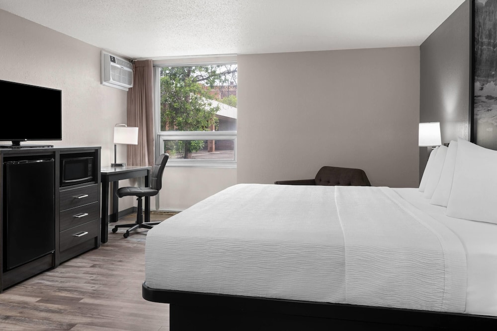 Super 8 by Wyndham Great Falls City Center 11/49
