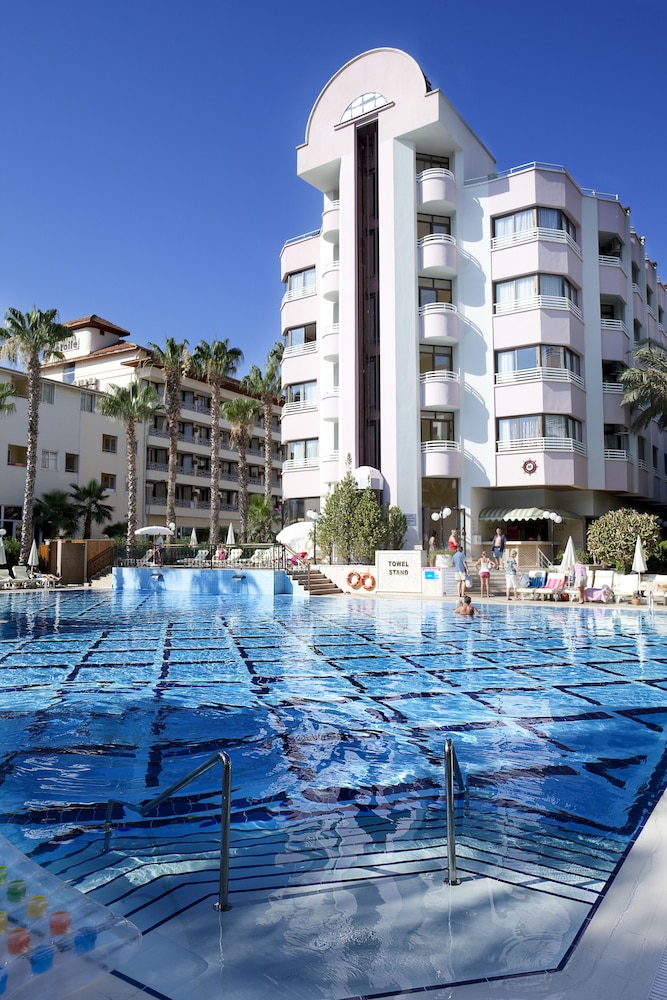 Aqua Hotel 8/77