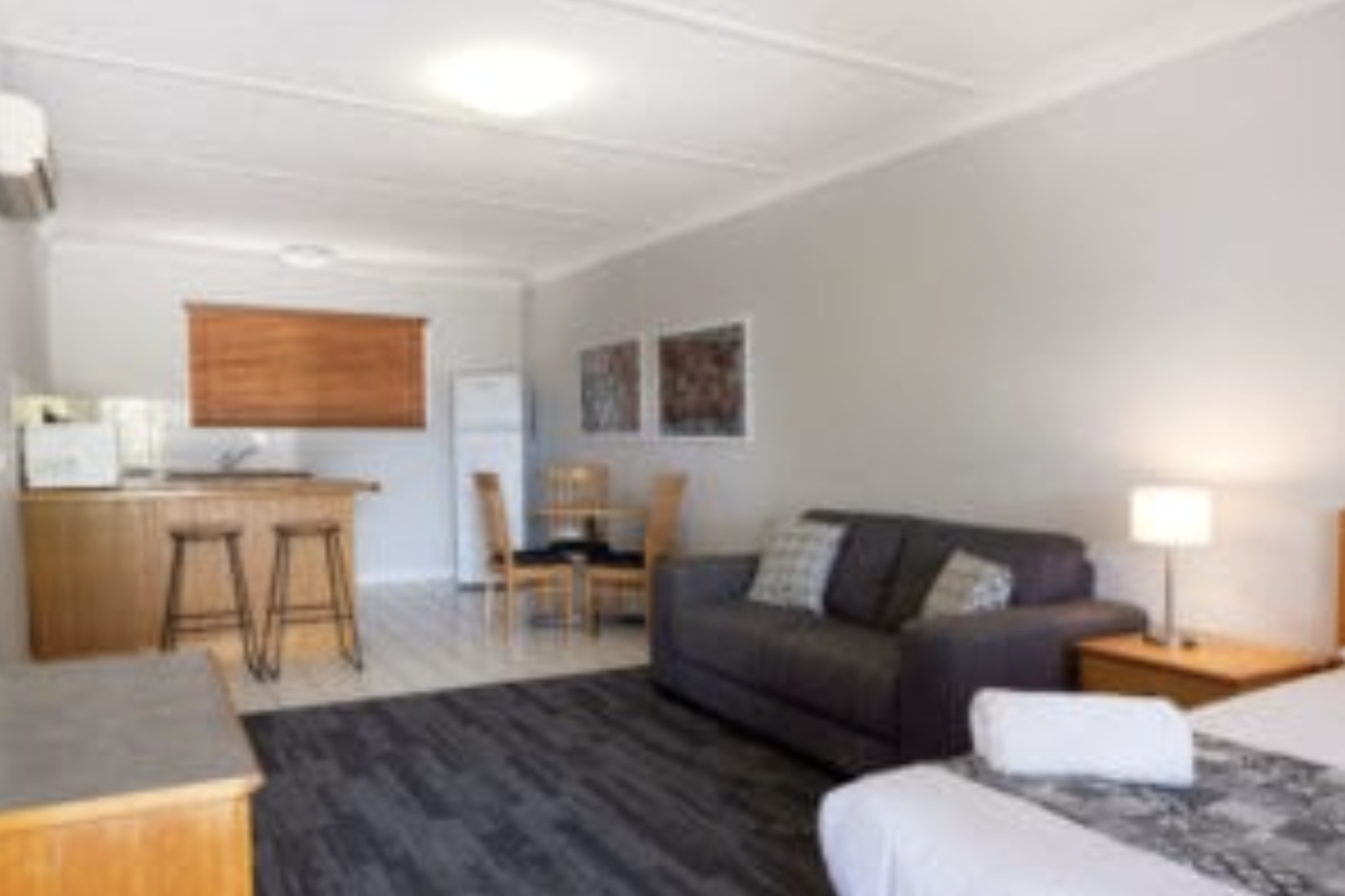 IPSWICH COUNTRY MOTEL 35/49