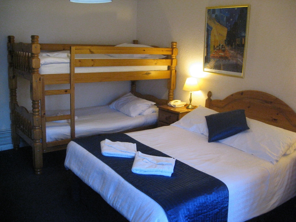 The Corner House Hotel Guest House 10/45