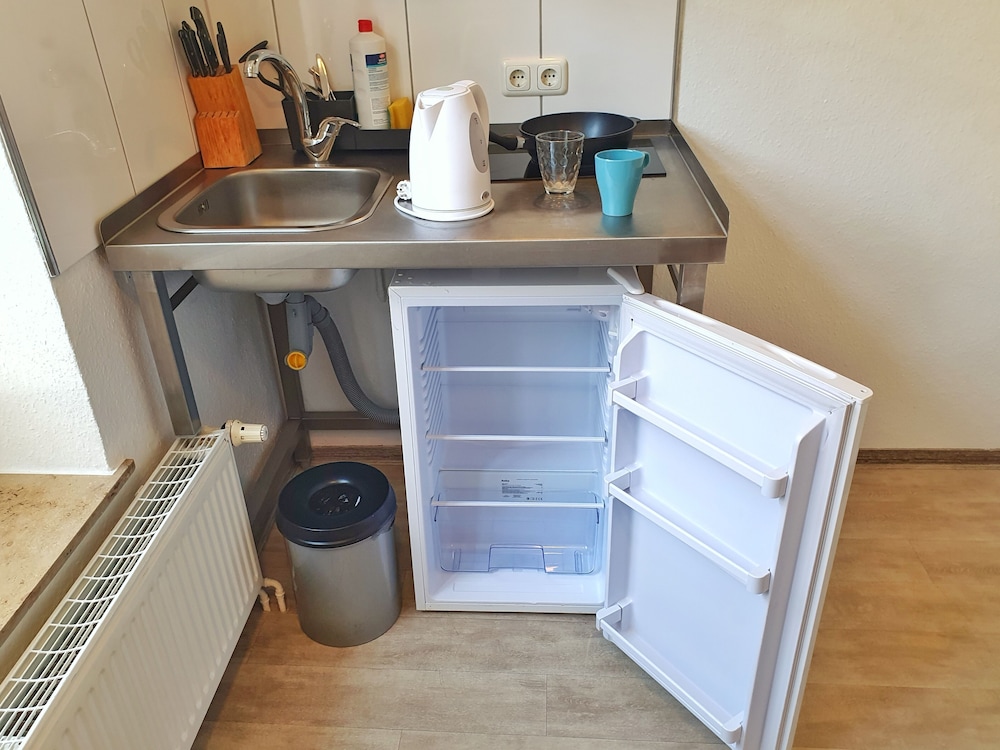 B & L Hostel 24/50