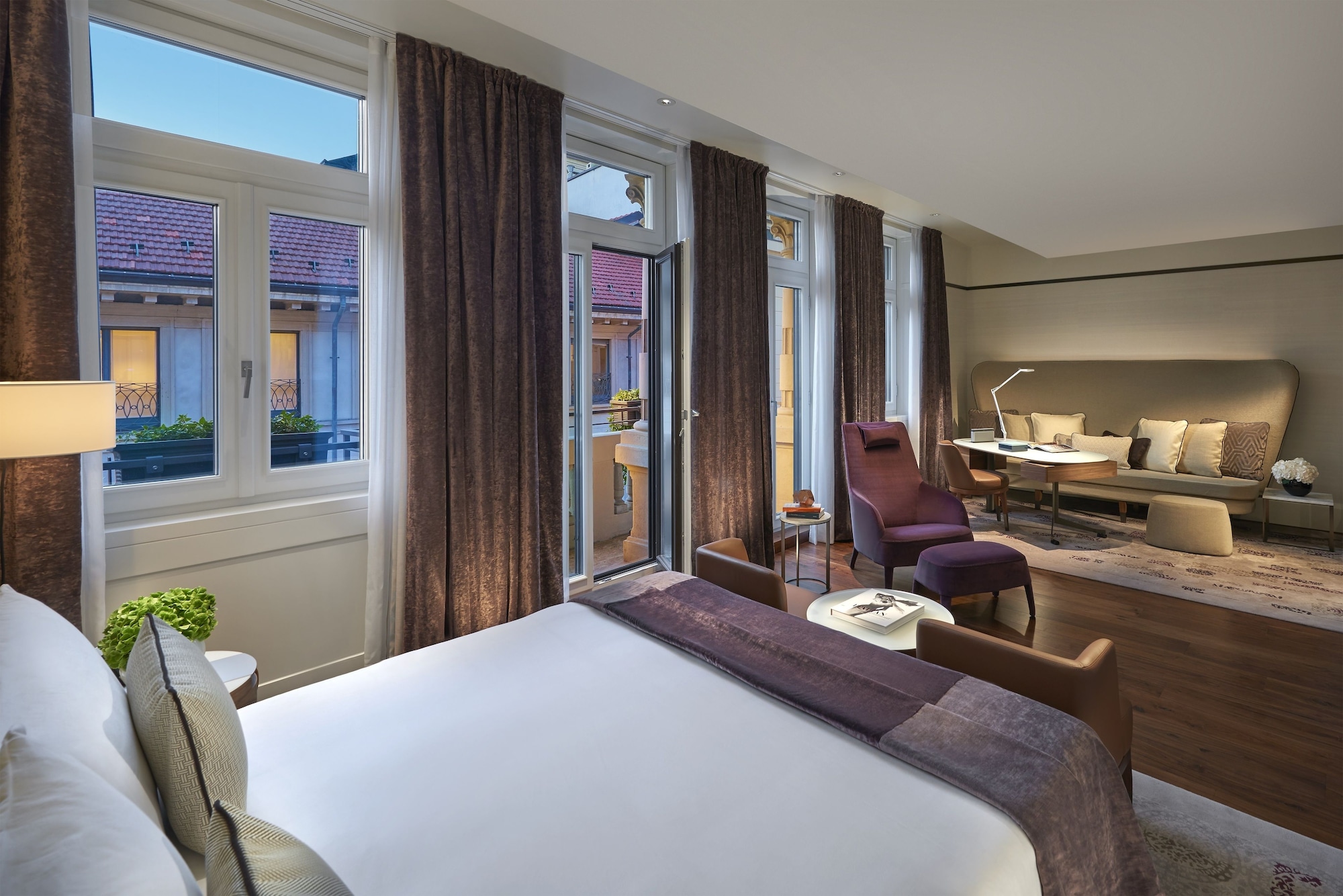JUNIOR SUITE, KING BED