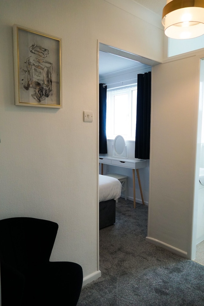 The Sandpiper Guest House 50/50