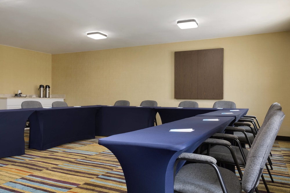 Fairfield Inn & Suites Dallas Plano 33/34