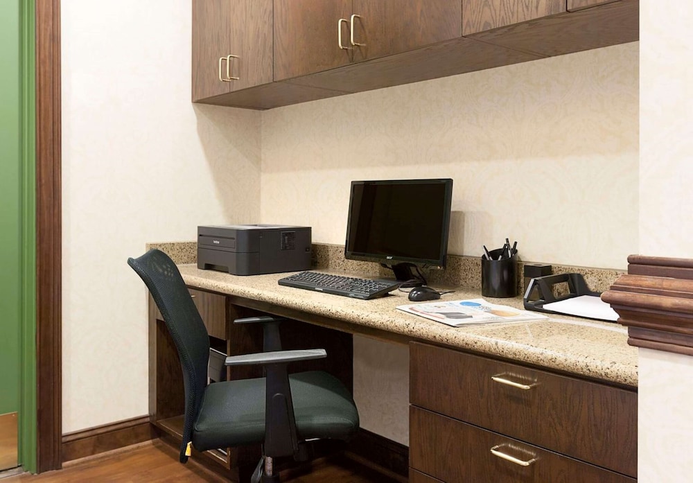 Comfort Inn & Suites Concord (Kannapolis) 37/51