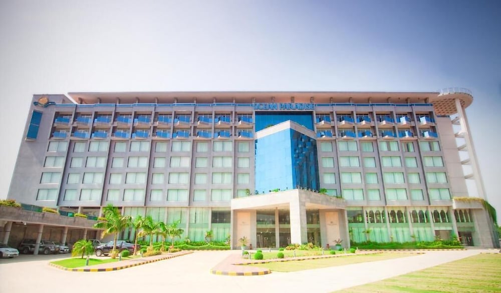 OCEAN PARADISE HOTEL AND RESORT 7/54