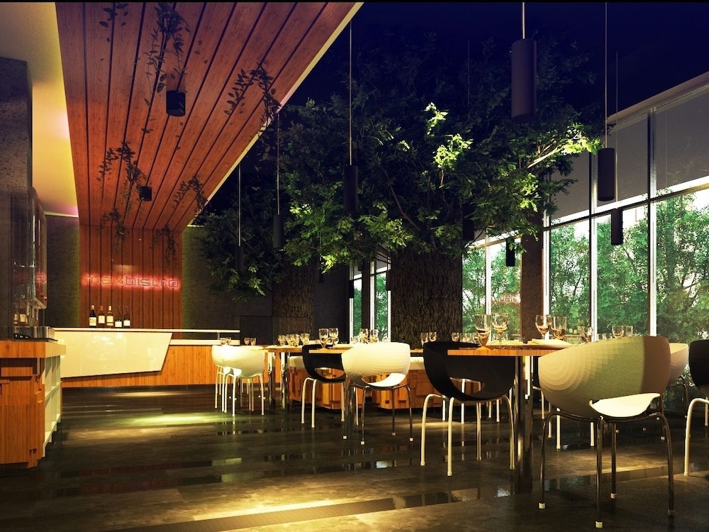 Ascent Hotel & Cafe Malang (formerly MaxOne Ascent Hotel Malang) 28/41