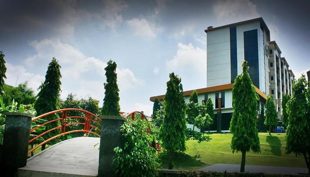 Mmugm Hotel 45/47