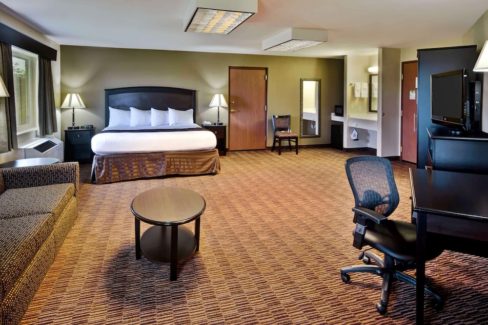 AmericInn by Wyndham Beaver Dam 38/60
