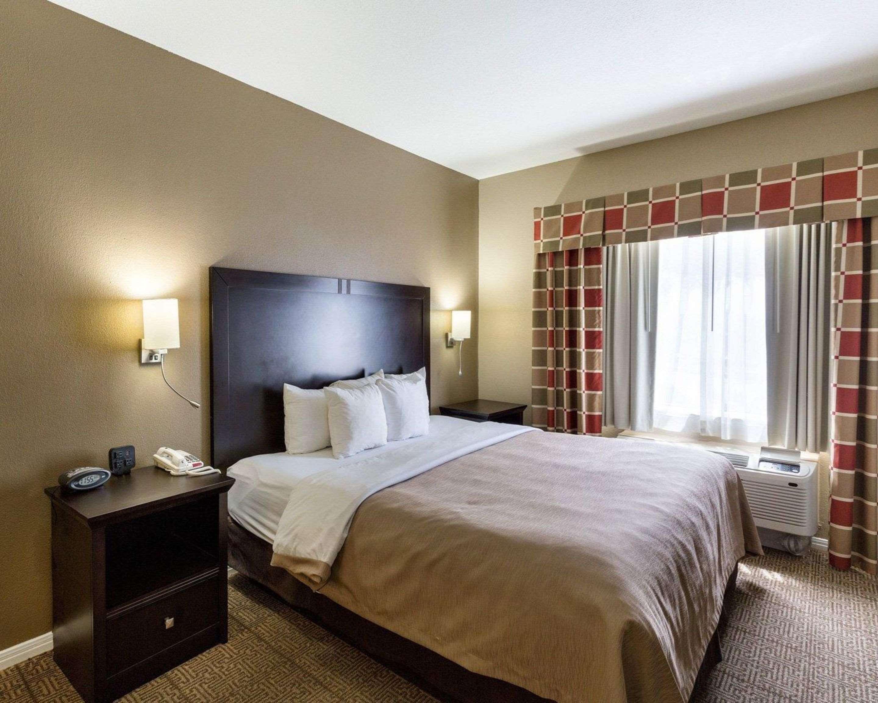 UPGRADE, EFFICIENCY, SUITE, KING BED