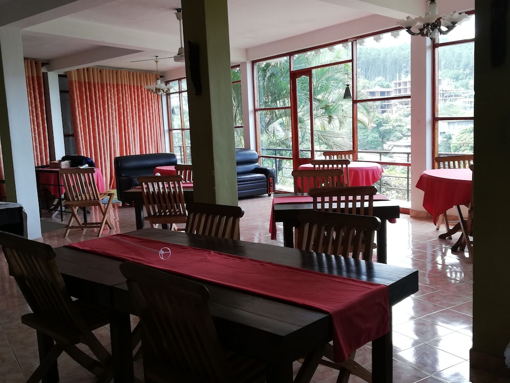 Tea Garden Holiday Inn 13/30