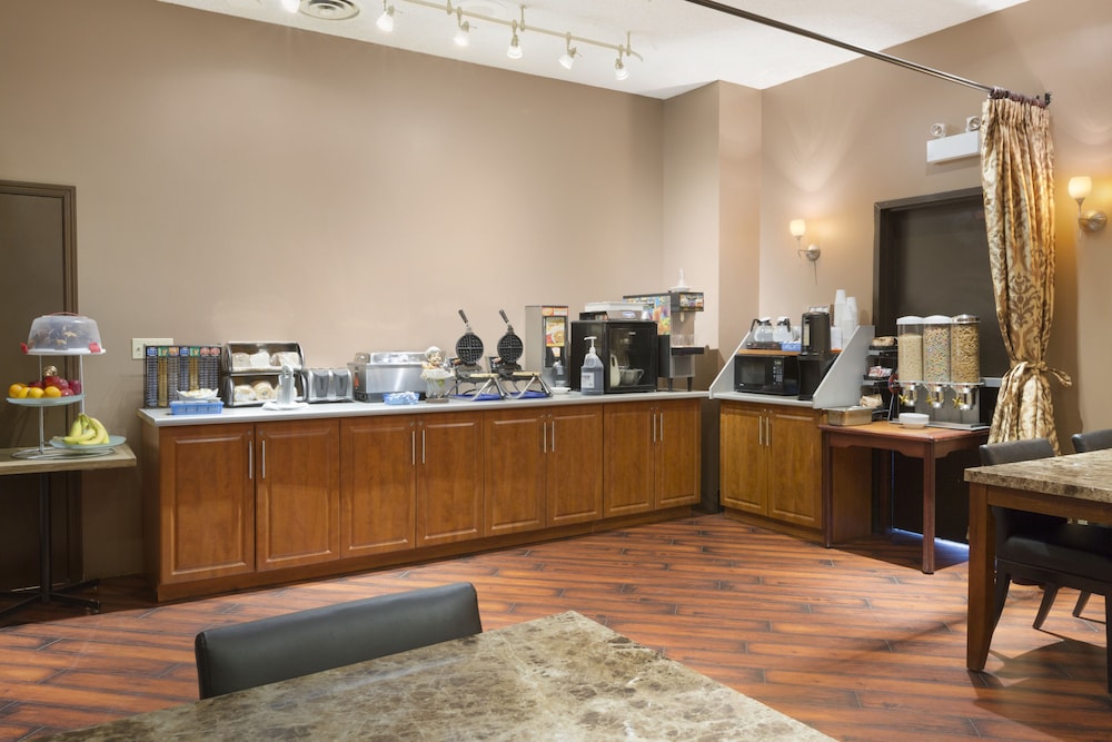 Days Inn by Wyndham Calgary South 7/52