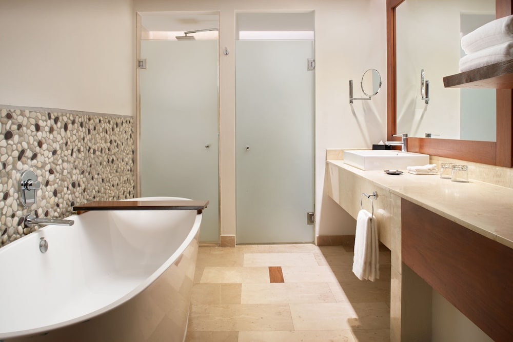 Westin, Club, 2 Double Beds, Adult Only، The Westin Golf Resort And Spa Playa Conchal 3/5