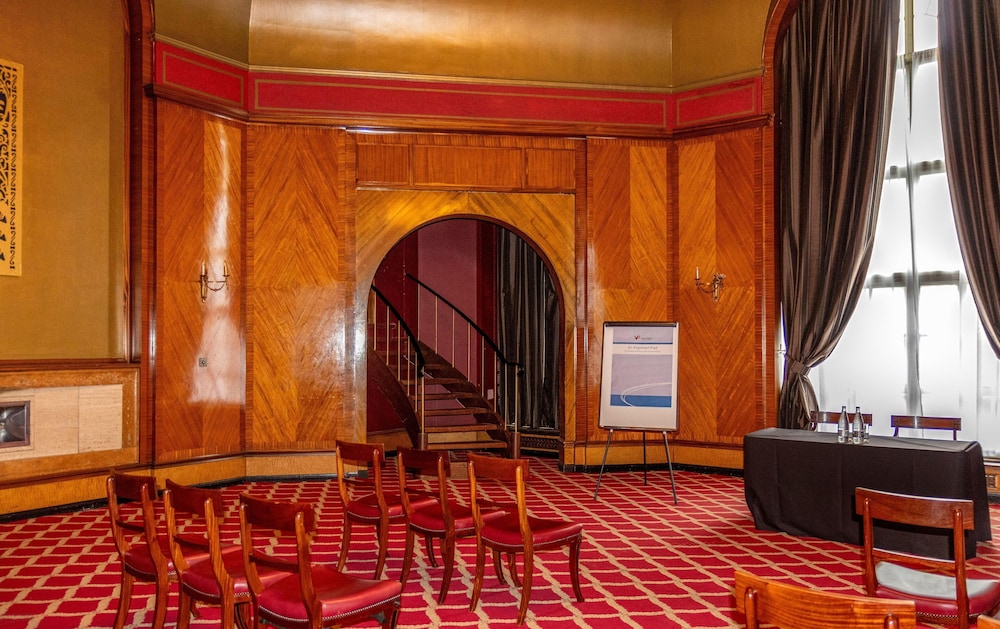 Adelphi Hotel 34/69