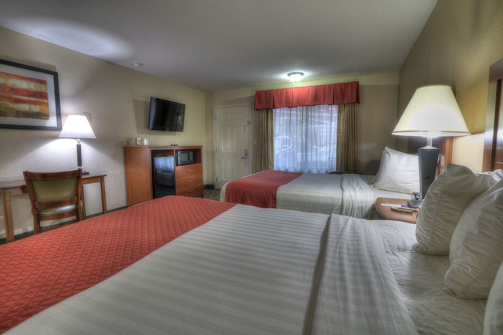 Crossroads Inn & Suites 24/68