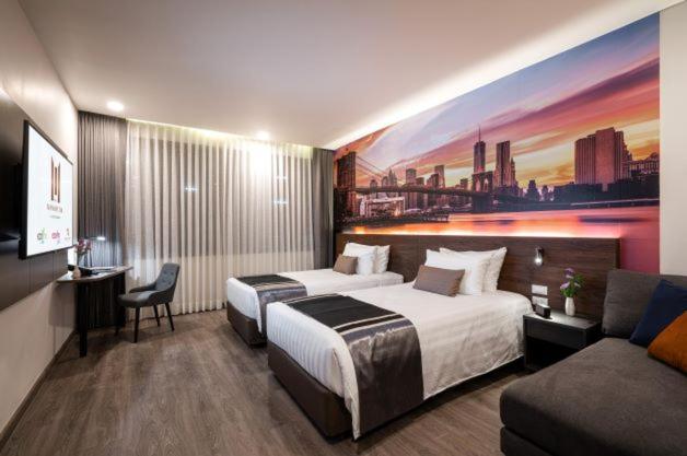 DELUXE ROOM