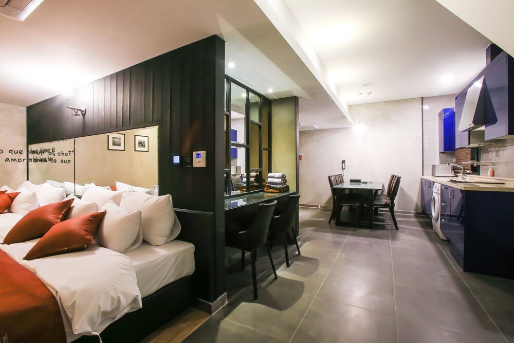 Hotel 2.4 14/50