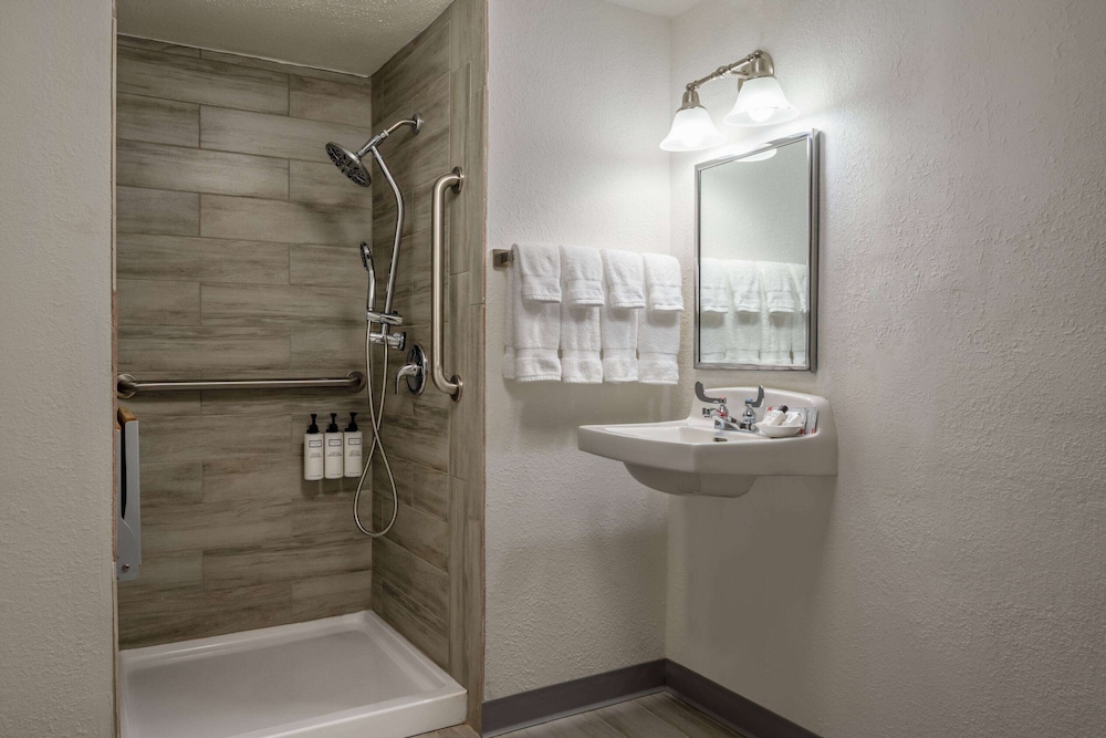 Wyndham Garden Columbia/Ft. Jackson 23/24
