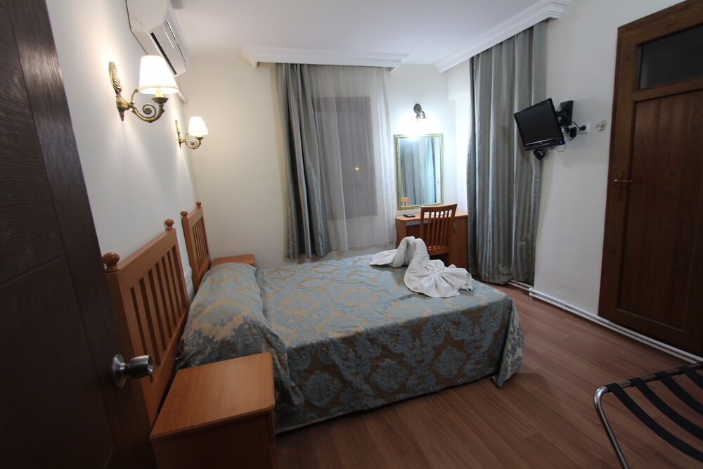 AVE MARIA HOTEL 12/65