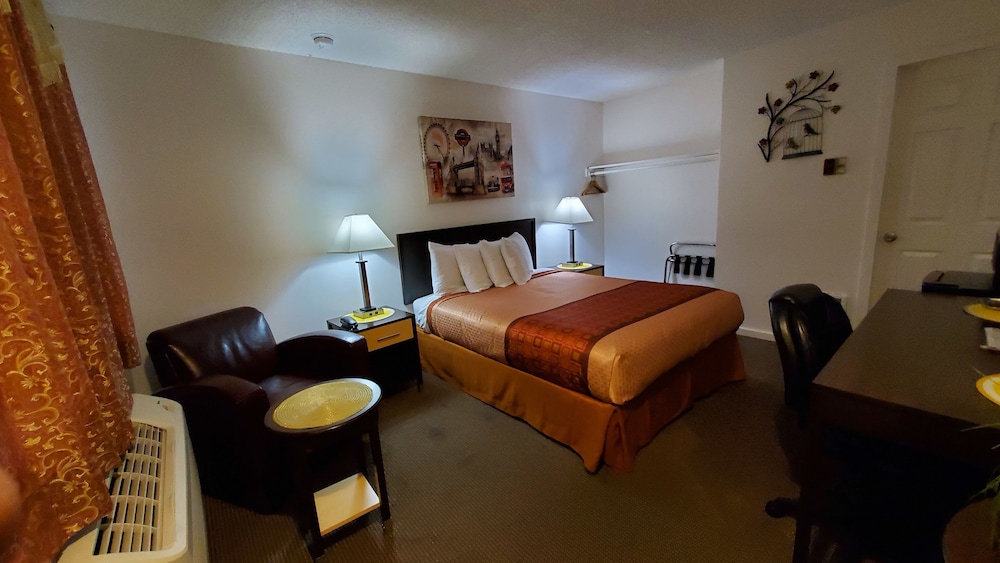 Motel West 32/44