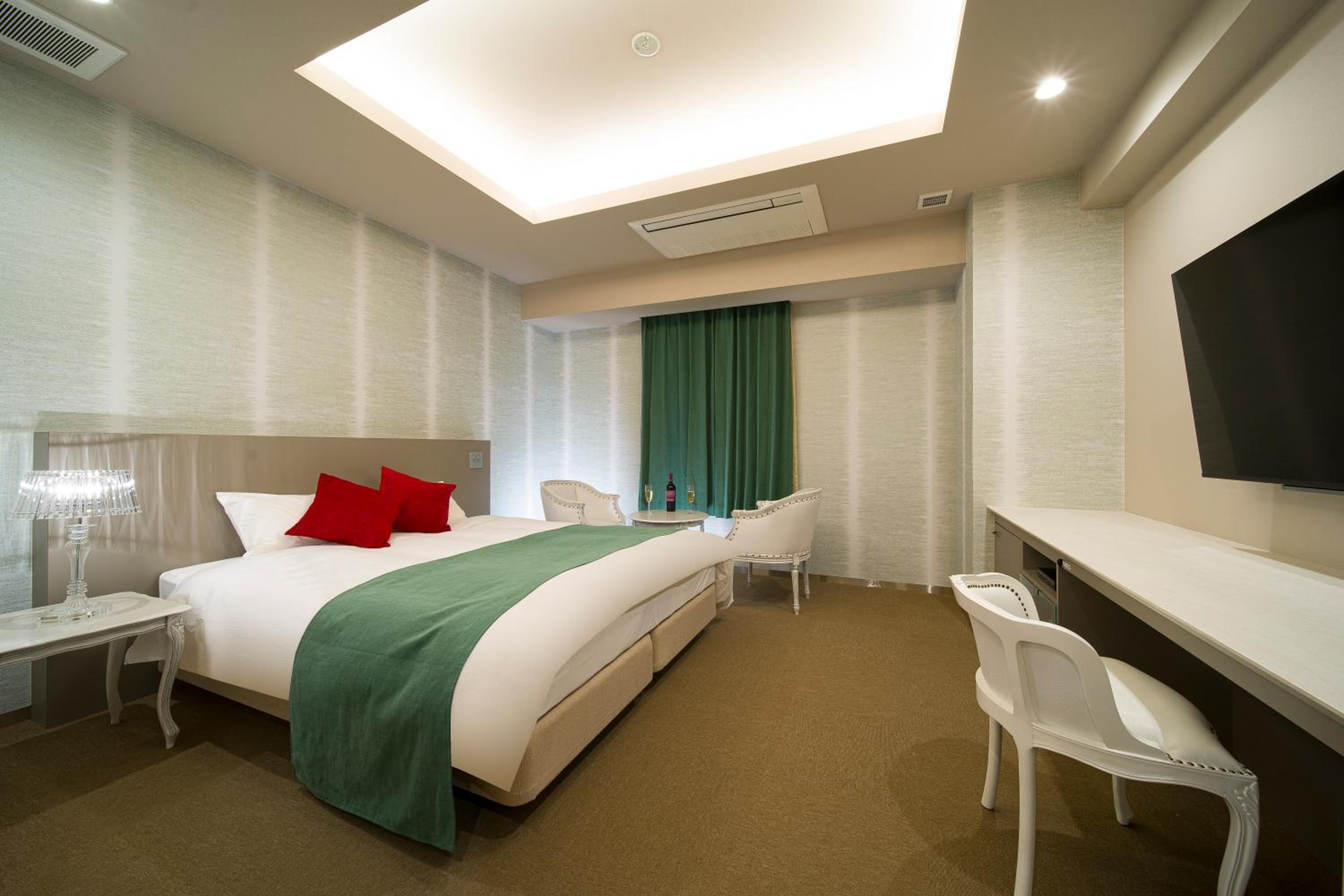 Type C, Queen Bed