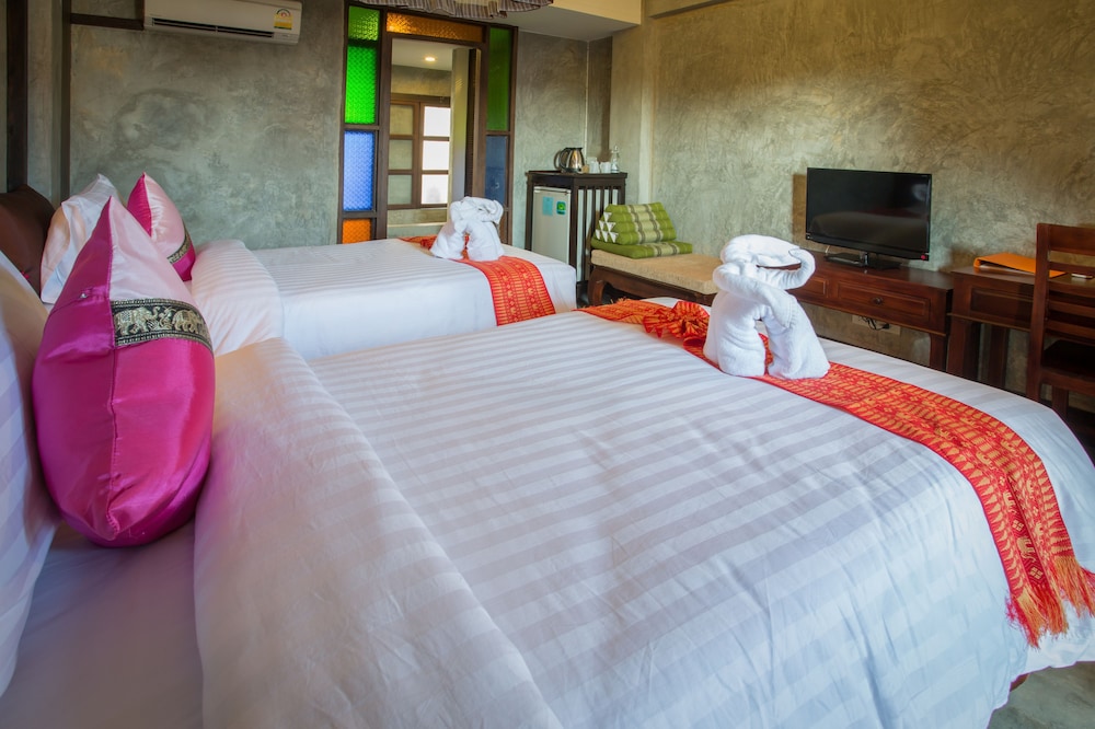 Rainforest Chiangmai Hotel 33/81