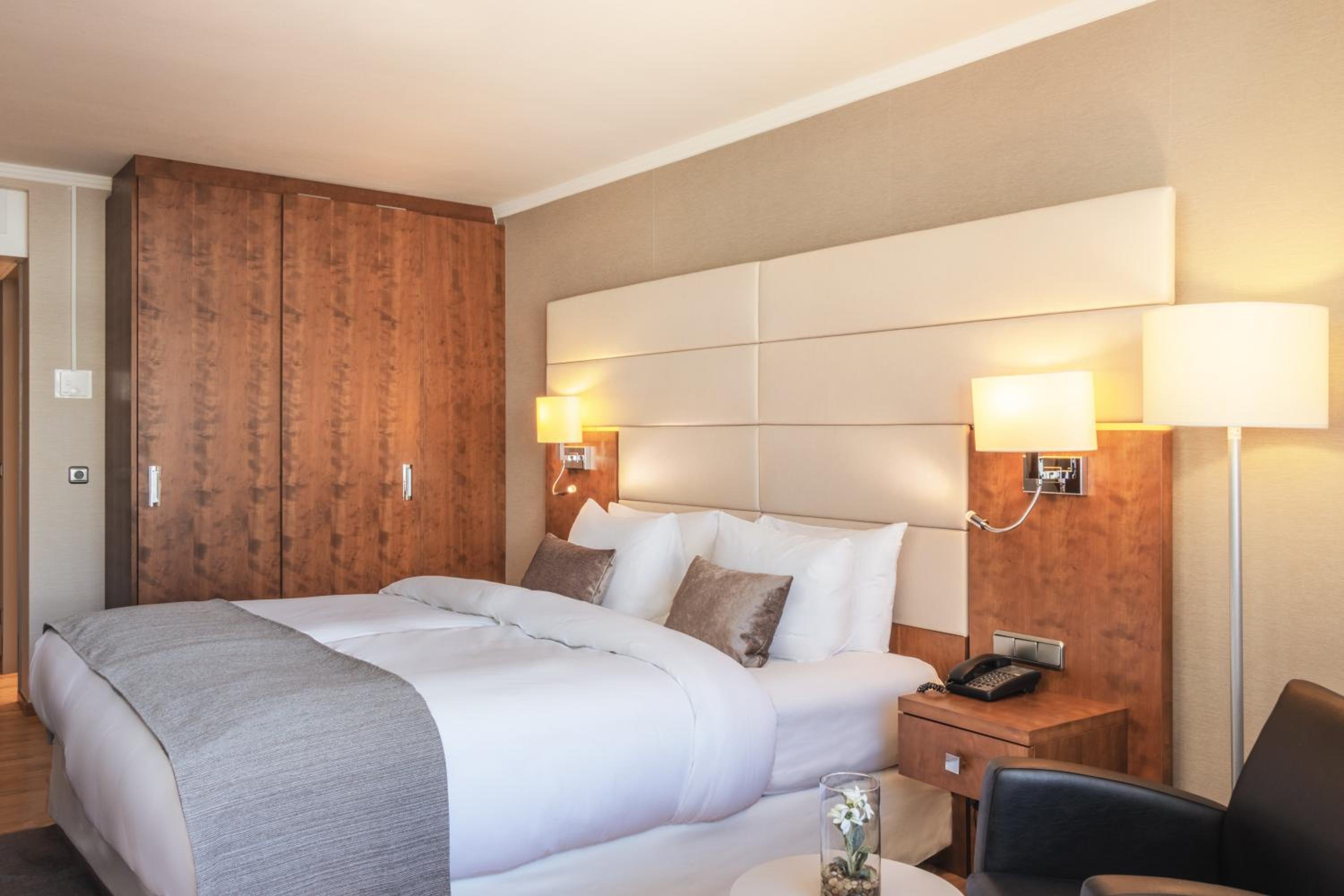 1 Bedroom, Business, Suite, Crowne Plaza Frankfurt Congress Hotel 2/7