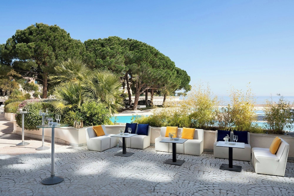 Le Meridien Beach Plaza 68/75