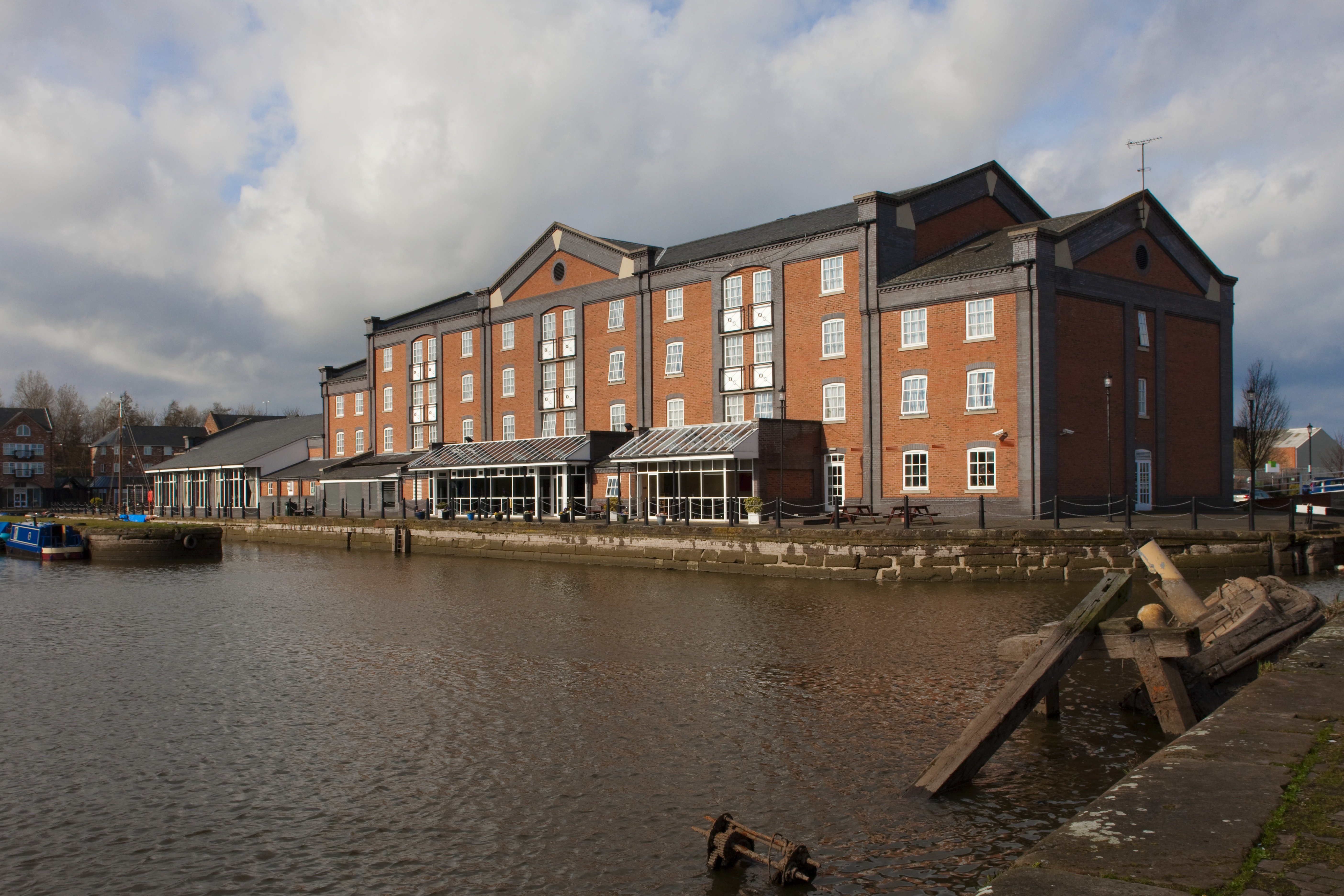 Holiday Inn Ellesmere Port Cheshire Oaks 2/48