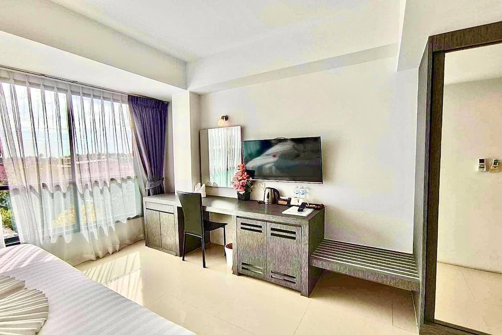 The Thames Pool Access Resort 34/50
