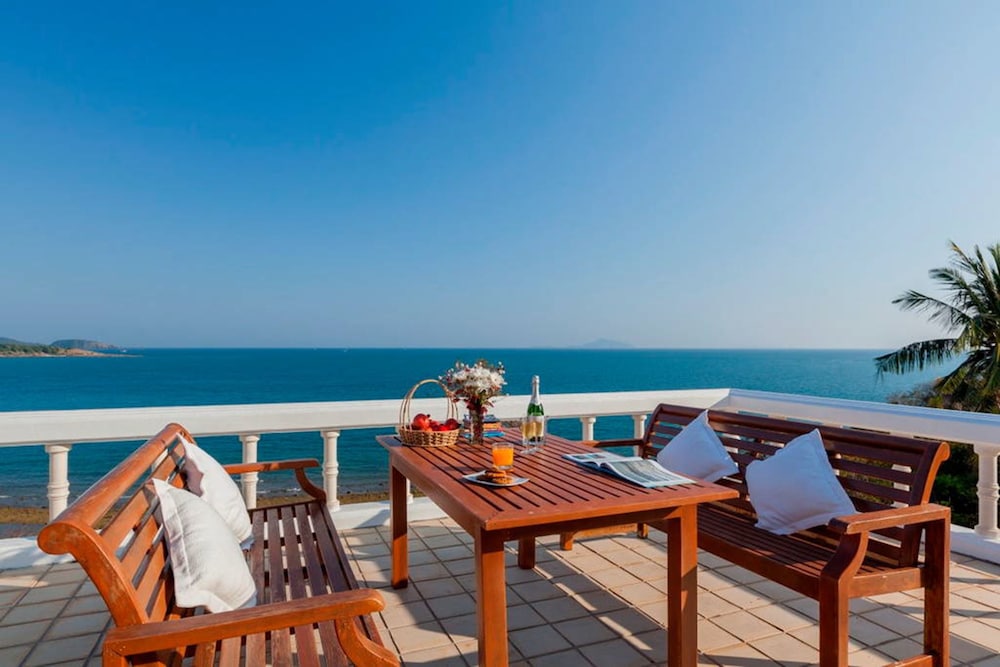 Baan Khunying Villa Secluded Phuket Beachfront 34/40