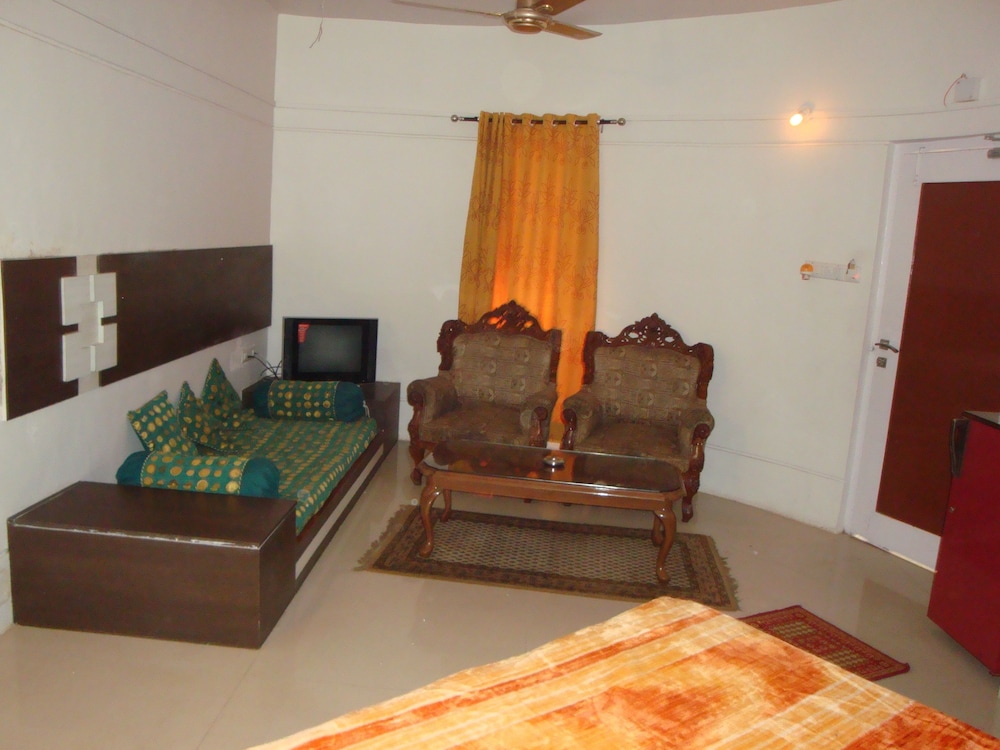 Hotel Tapovan 11/27