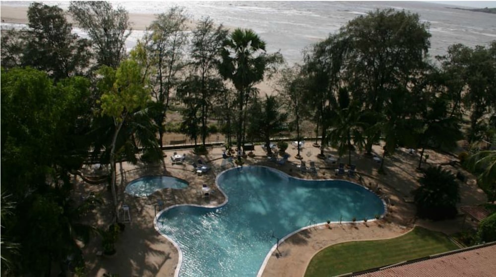 THE RESORT 7/77