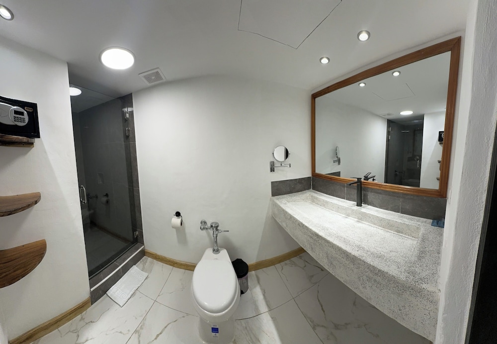 Deluxe, Triple, King Bed, Murphy Bed، Hotel Tesoro Beach 7/8