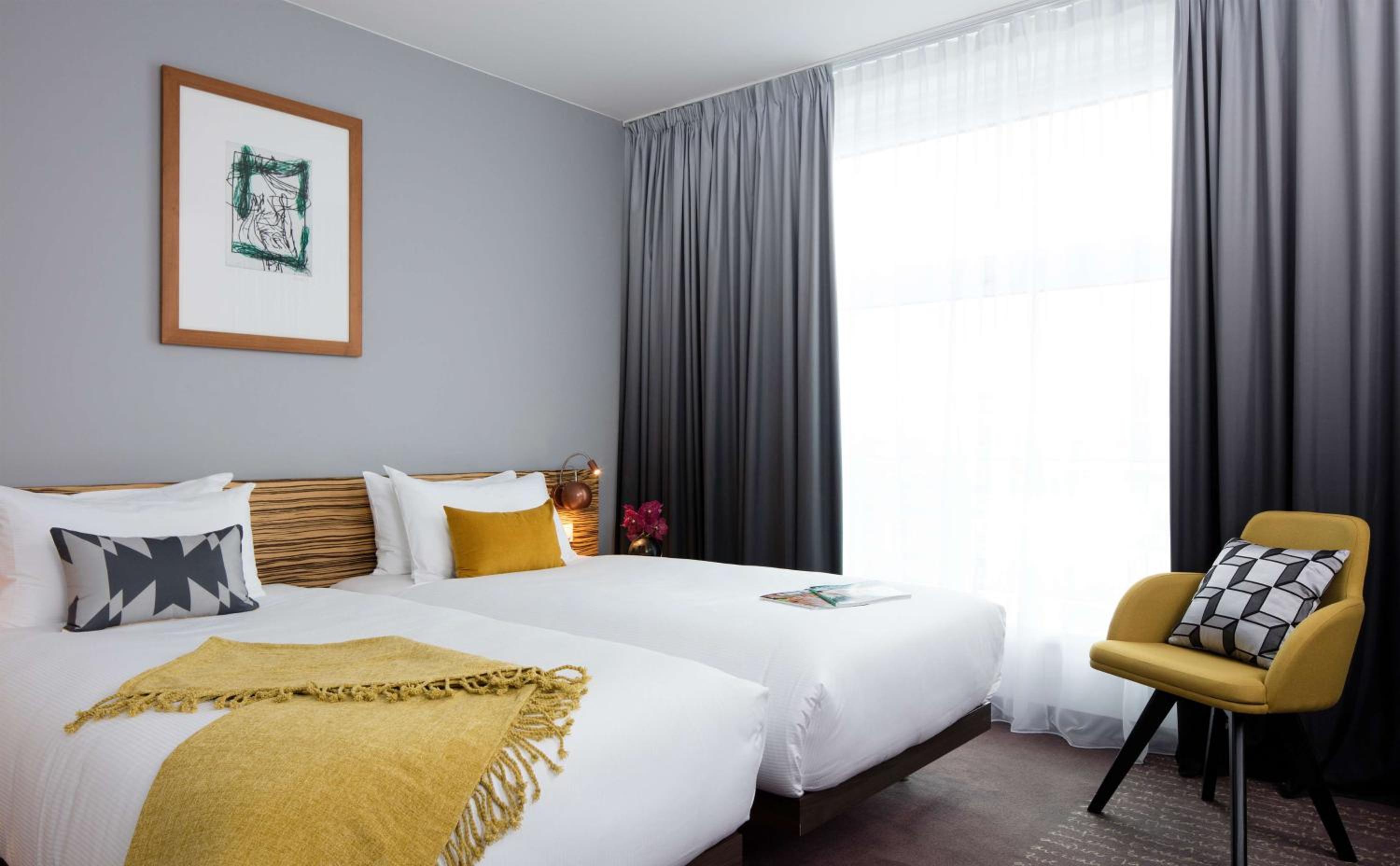 Art, Queen Bed