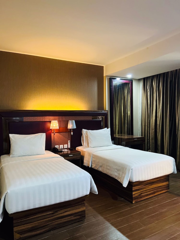 THE BELAGRI HOTEL AND CONVENTION 17/62