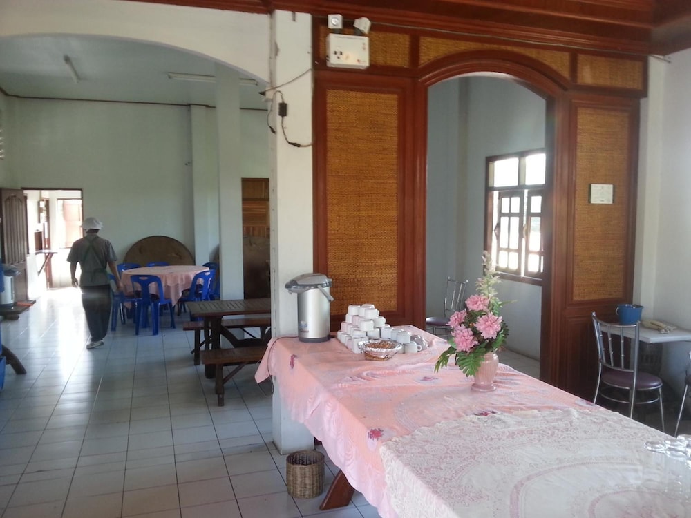 Thongpaeka Hotel 23/50