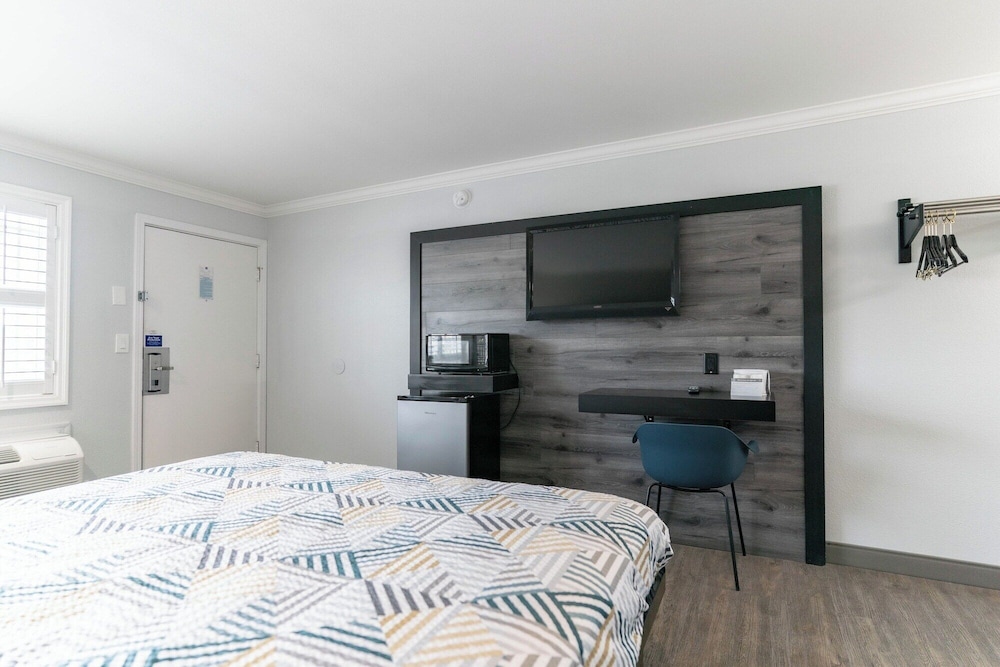 Motel6 Pico Rivera, CA - Los Angeles 25/60