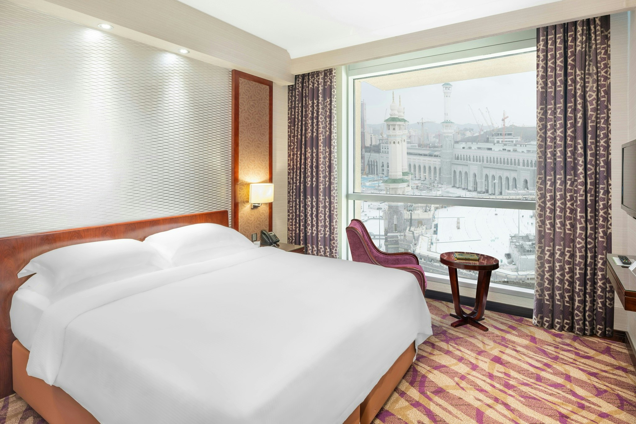 ROOM, KING BED, PARTIAL HARAM VIEW