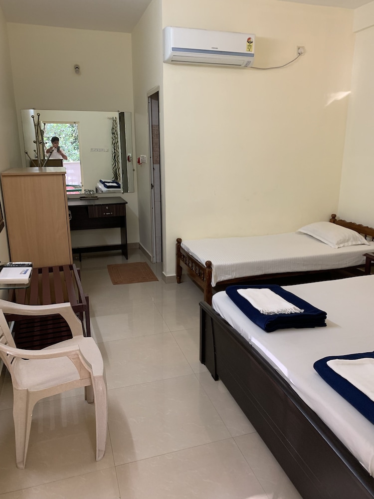 PALM GROVE SERVICE VILLA 20/48