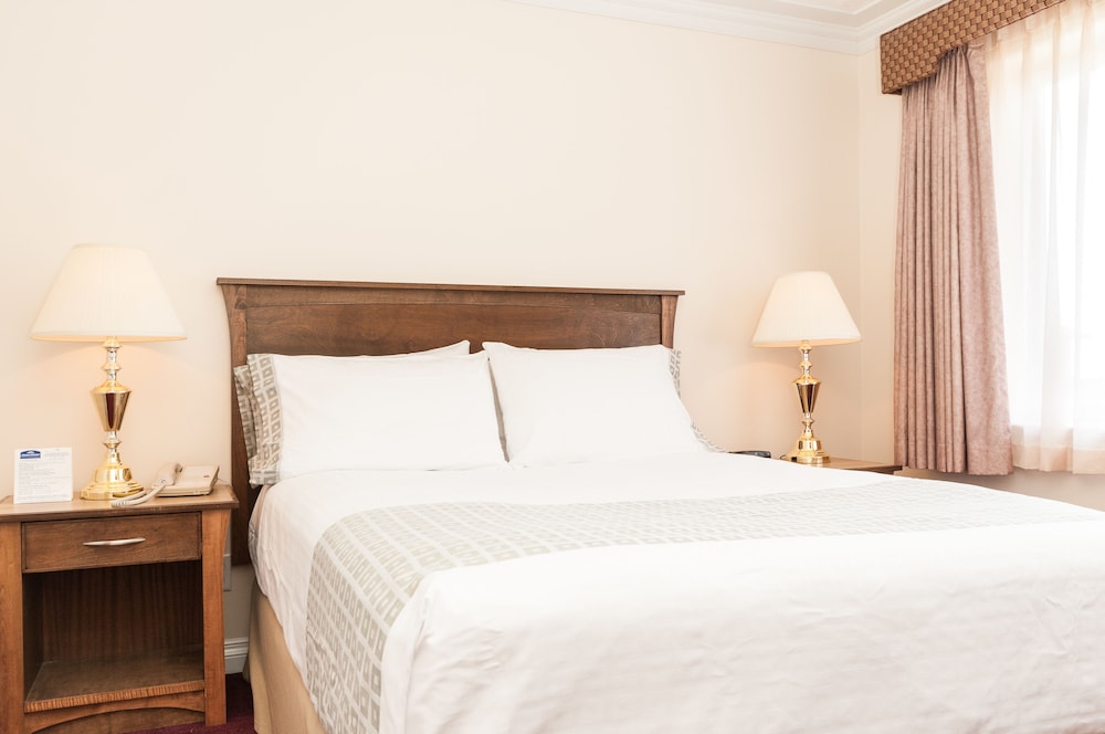 Elk Lake Inn Suites Victoria 18/81