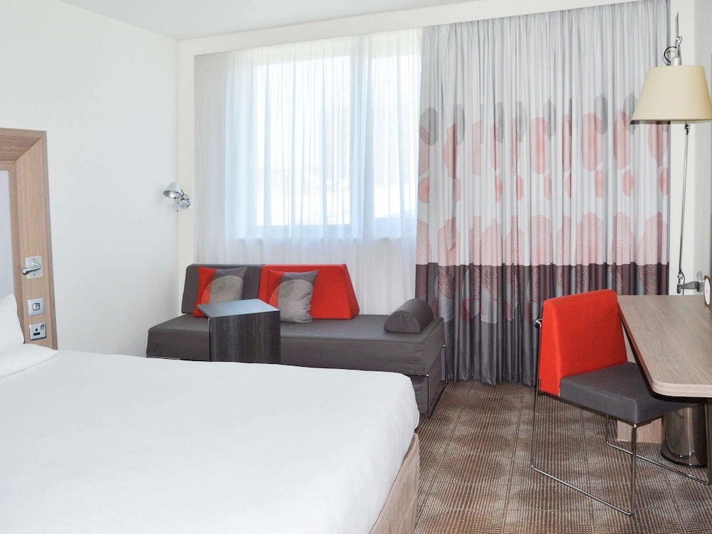 Novotel London Brentford 25/79