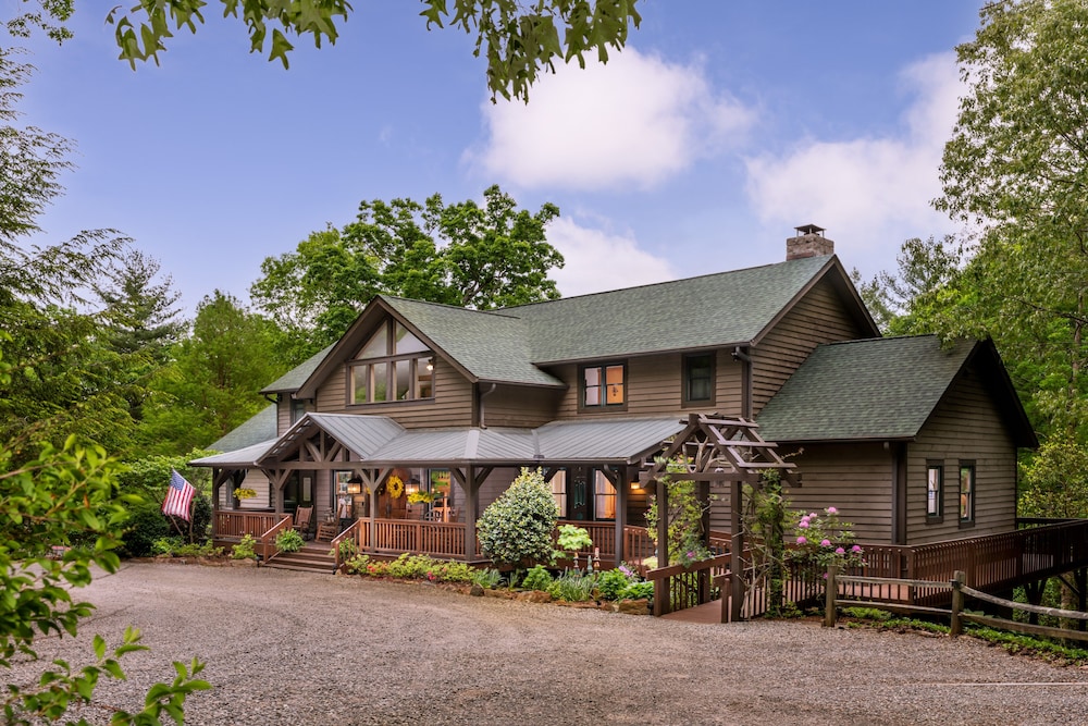 Bent Creek Lodge Bed &amp; Breakfast 5/50