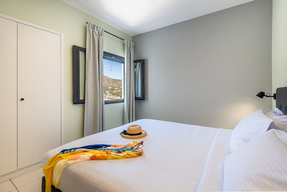 DELUXE, SEA VIEW