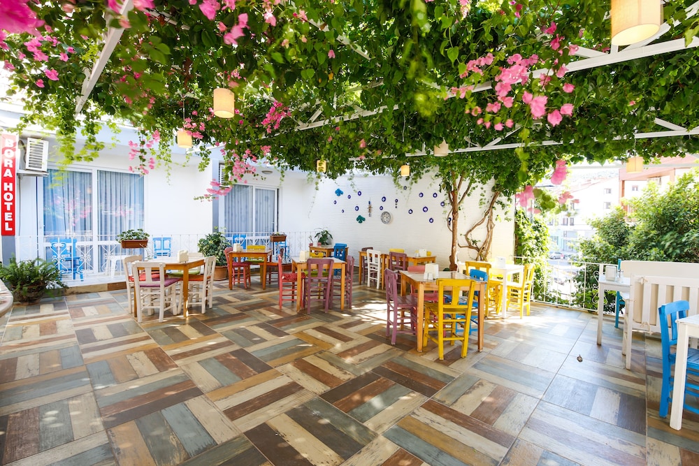 Bora Hotel 41/49