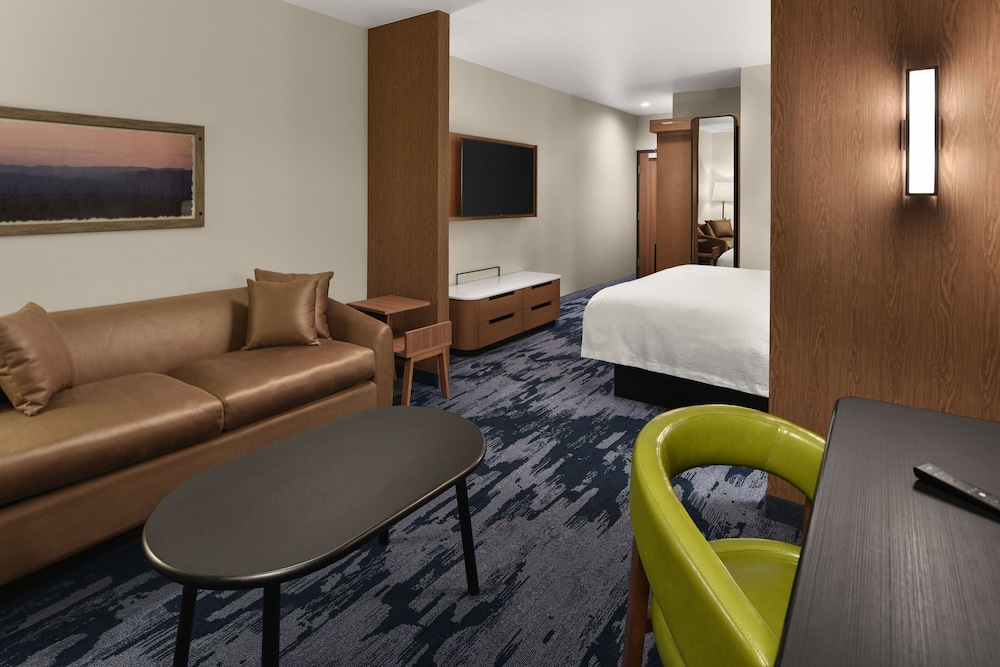 Fairfield Inn & Suites by Marriott Anaheim Los Alamitos 24/46
