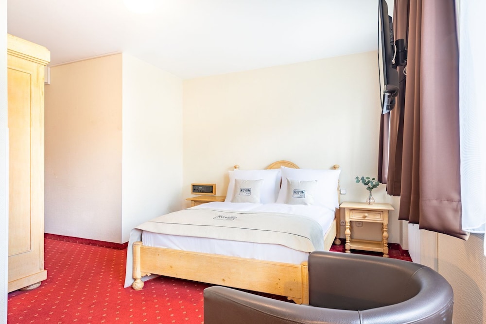 Hotel Madison 18/100