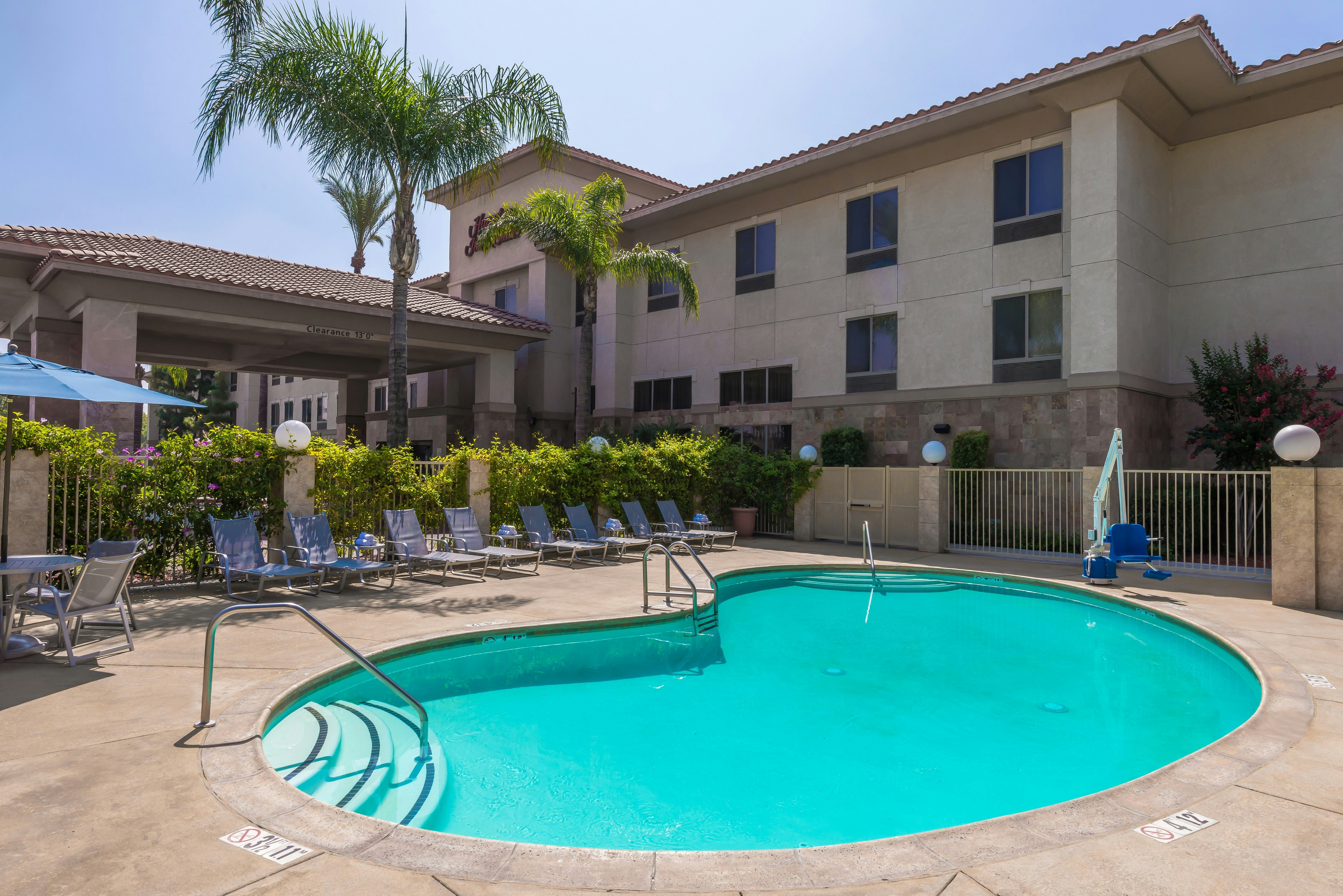 Hampton Inn Suites Ontario 60/60