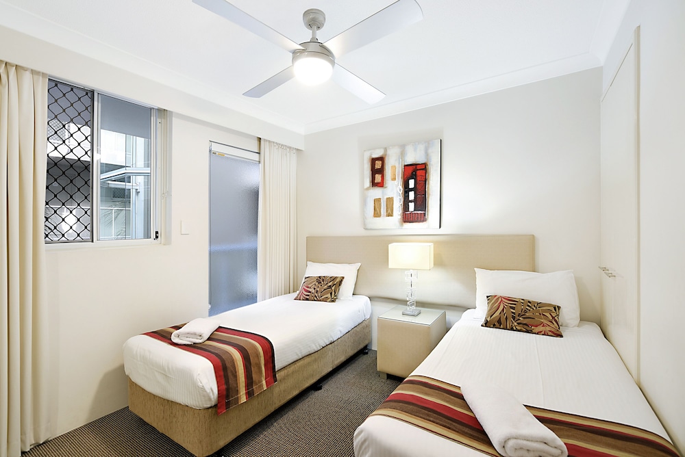 Atrium Resort 16/70